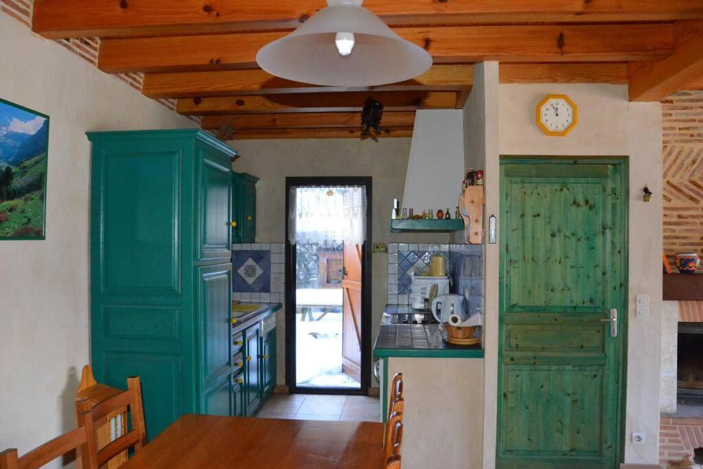 12 Places A 5 Mn St Lary * Camparan